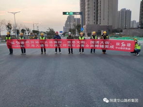 西咸新區(qū)空港新城第一大道等市政道路工程瀝青面層攤鋪順利完成